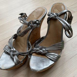 SAKS FIFTH AVENUE 10022 Shoe Brand Pewter Wedge